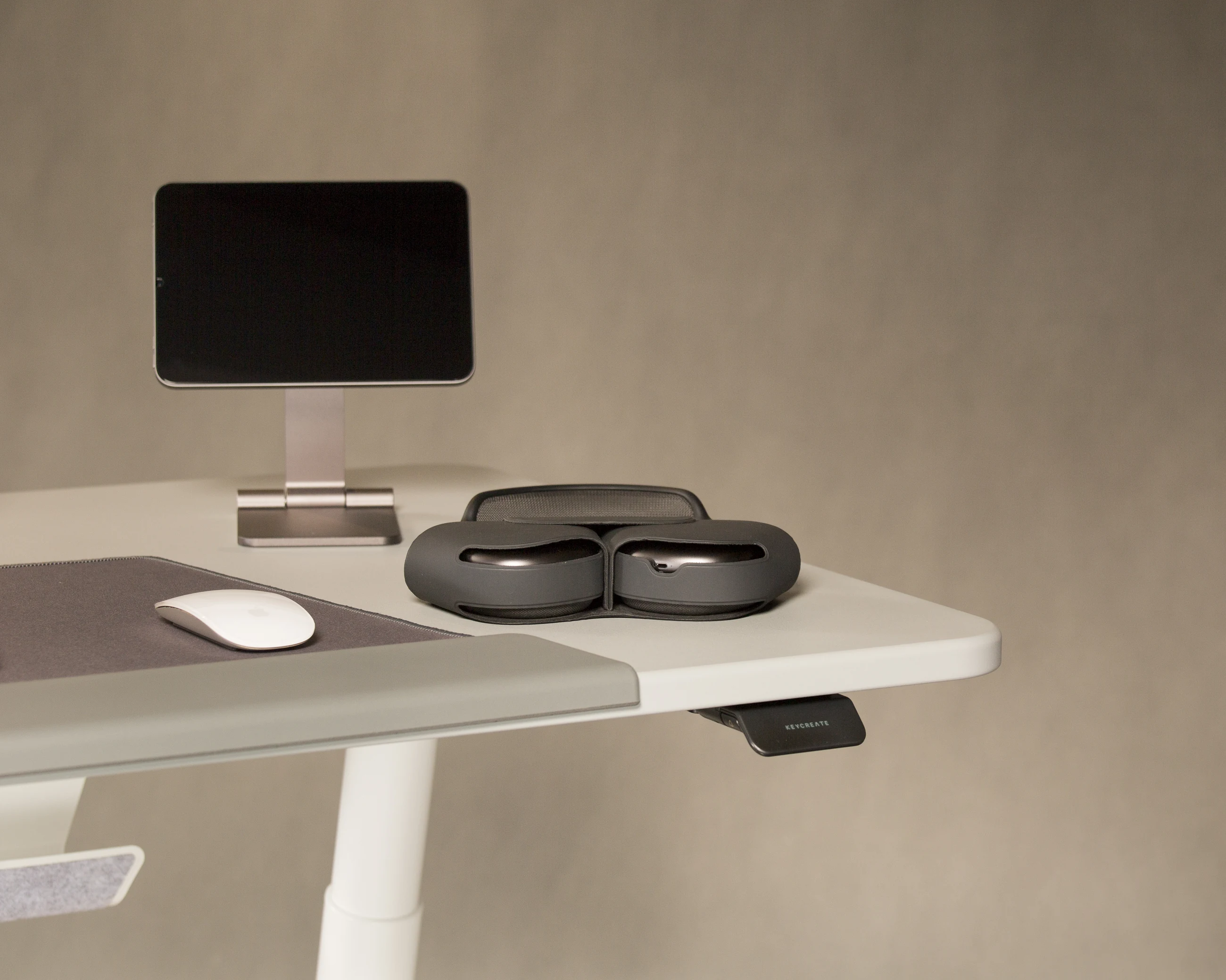 Integrated accessories on the Karma Essence workstation
